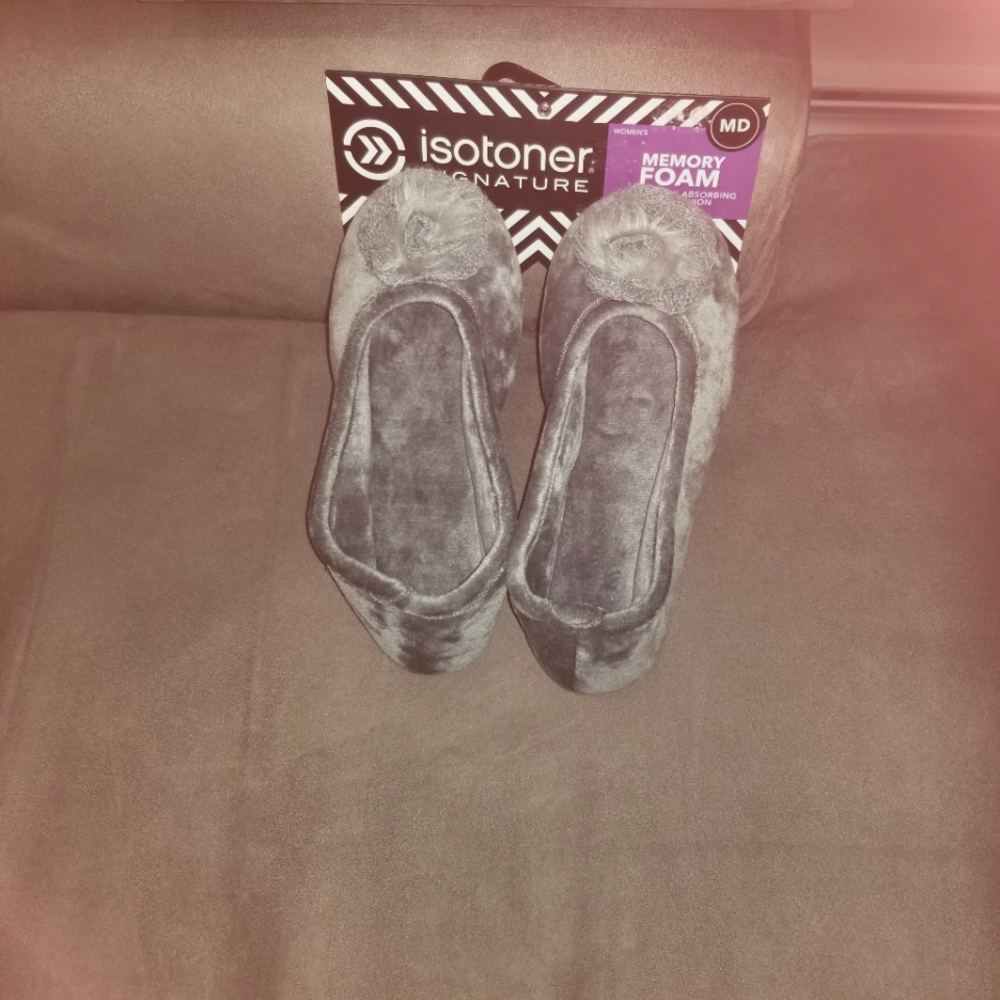 New never worn velvety soft slippers